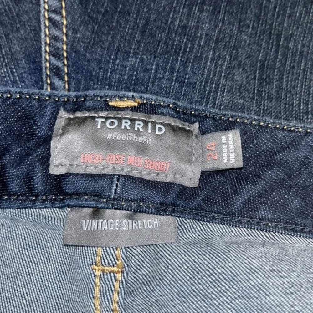 Torrid 5 inch vintage stretch‎ high rise shorts women’s size 24